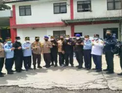 Plt. Kalapas Karanganyar Dampingi Kapolda Jateng dan Kakanwil Jateng Tinjau Kebakaran Kapal di Dermaga Wijayapura Cilacap