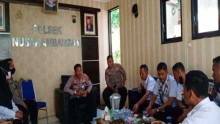 Pererat Silaturahmi Setelah Lebaran, Bapas Berkunjung ke Polsek Nusakambangan
