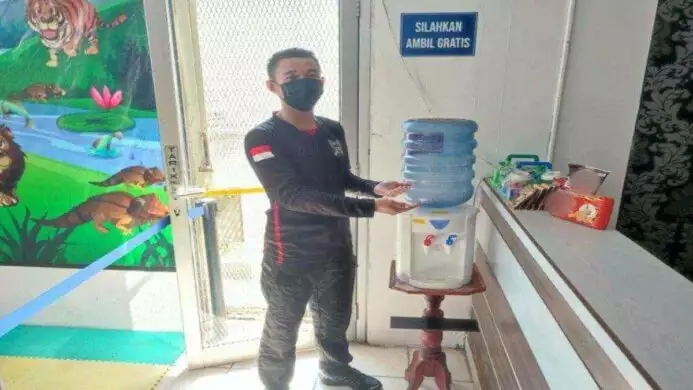 sediakan minuman dan makanan ringan gratis lapas pasir putih utamakan pelayanan prima pada publik