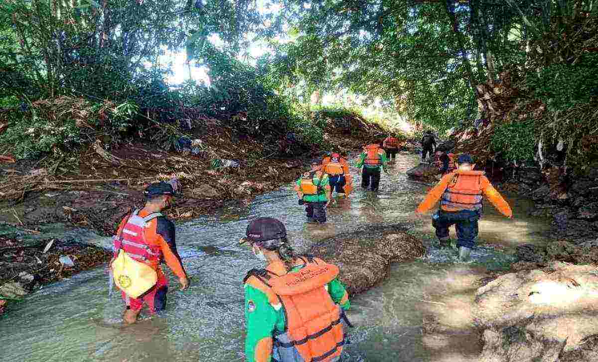 tim SAR Gabungan melakukan pencarian korban tenggelam di sungai Bukateja Purbalingga