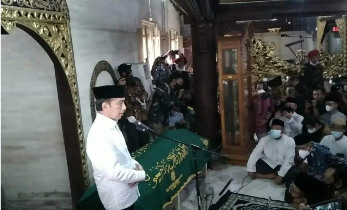 Presiden Jokowi ikut menyolati Buya Syafii Maarif