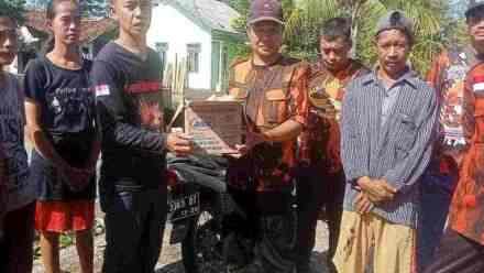 Peduli Banjir Pemuda Pancasila Bantarsari Salurkan Bantuan