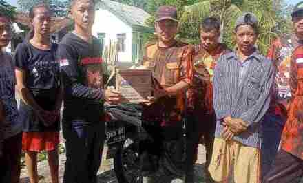Peduli Banjir Pemuda Pancasila Bantarsari Salurkan Bantuan