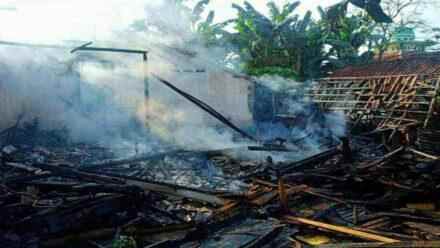 Di Wangon, Tinggalkan Rumah Saat Sholat Id, 2 Rumah Ludes Terbakar