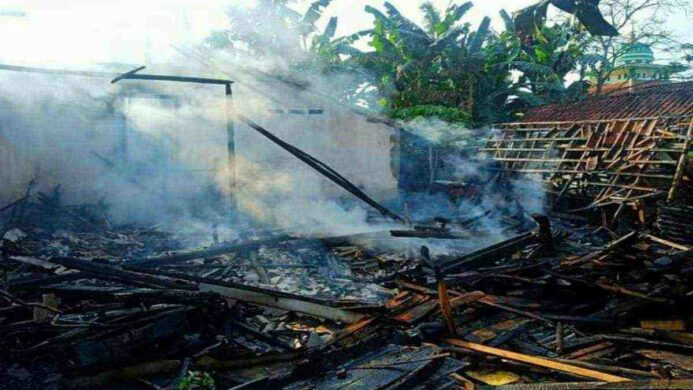 Kondisi rumah yang terbakar di Wangon Banyumas