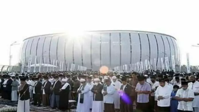 suasana salat ied di Jakarta Internasional Stadium Minggu 10 Juli 2022
