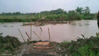 Jembatan Darurat Penghubung 6 Dusun di Kampung Laut Hanyut Terbawa Banjir