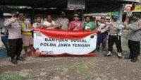 Polsek Bantarsari Bagikan Bansos Dampak Kenaikan BBM Kepada Sejumlah Tukang Ojek dan Warga