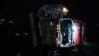 Naas, Truk Pengangkut Pupuk Ditabrak Kereta Api di Perlintasan Kawasan