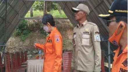 Bu Ninit, PJ.Bupati Cilacap Tinjau Pembangunan Huntara di Desa Karanggintung Gandrungmangu