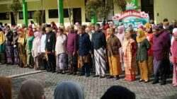 Berbalut Pakaian Adat Nusantara, ASN Kemenag Cilacap Ikuti Upacara HAB ke-77