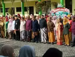 Berbalut Pakaian Adat Nusantara, ASN Kemenag Cilacap Ikuti Upacara HAB ke-77