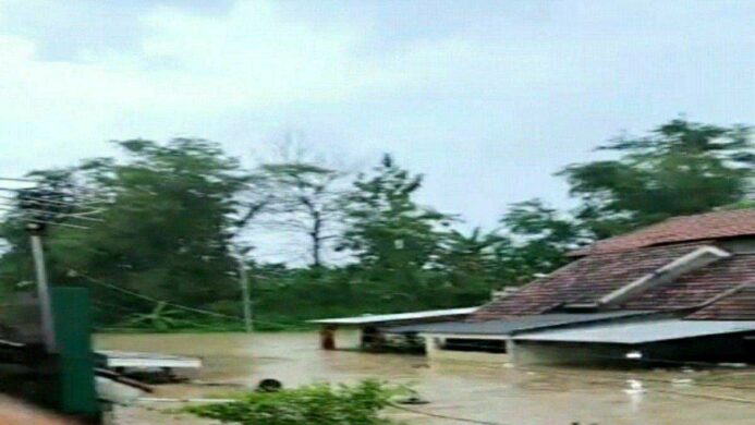 Sungai Babon Jebol, Puluhan rumah di Semarang Terendam