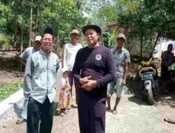 Romelan, S.Sy Tinjau Pembangunan Talud di Dusun Gayamsari Desa Rawajaya