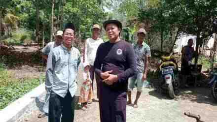 Romelan, S.Sy Tinjau Pembangunan Talud di Dusun Gayamsari Desa Rawajaya