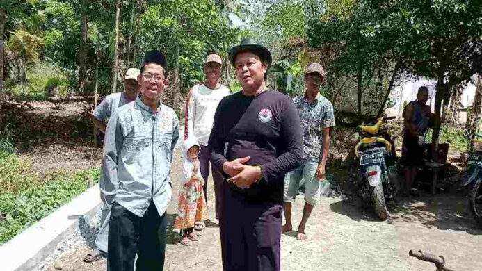 Anggota DPRD Kabupaten Cilacap Romelan, S.Sy saat berkunjung ke Dusun Gayamsari Desa Rawajaya Rawajaya