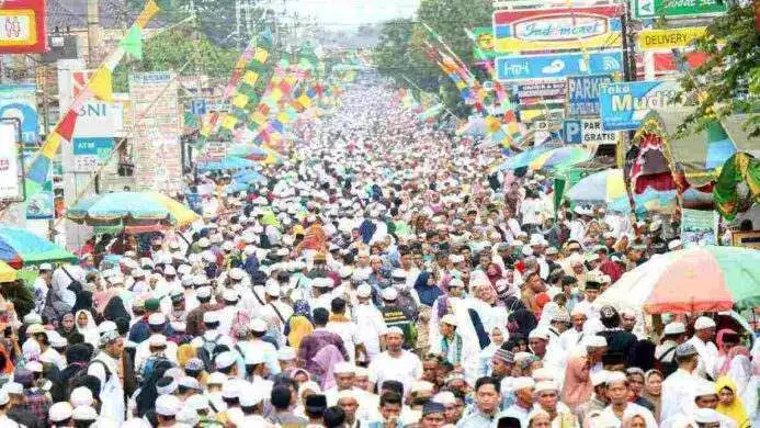 lautan jamaah tumpah ruah di haul ke 18 guru sekumpul martapura