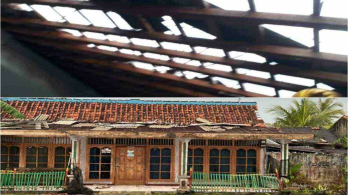Kondisi rumah warga di Desa Binangun yang rusak akibat Puting beliung