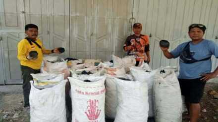 Berdayakan Anggota, Pemuda Pancasila Membuat Arang Batok Kelapa