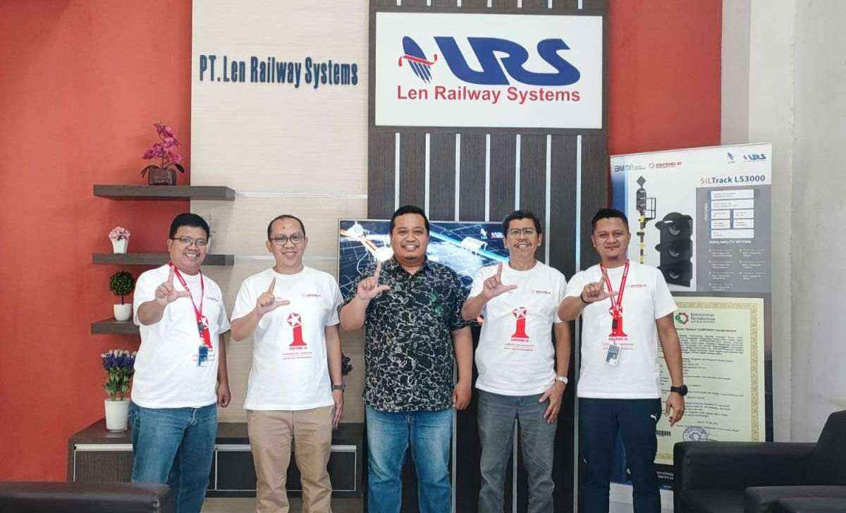Komisaris BUMN Priyo Anggoro Bersama seluruh Direksi PT Len Railway Systems