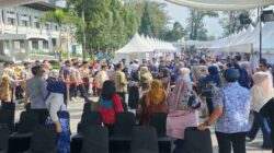Warga Serbu Bazaar Ramadan bank bjb 1444 H di Gedung Sate, Bandung