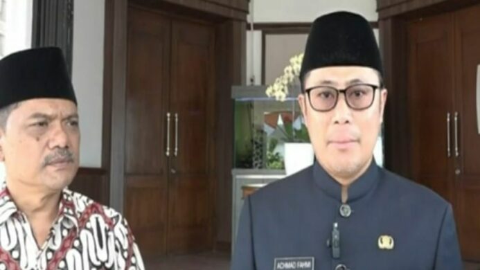 Wali Kota, Achmad Fahmi, dan Ketua Pengurus Daerah Muhammadiyah Kota Sukabumi, Ade Rahmatullah