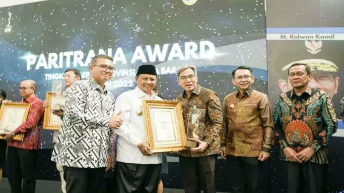 optimalkan jamsostek, bank bjb raih paritrana award 2022 tingkat provinsi jawa barat