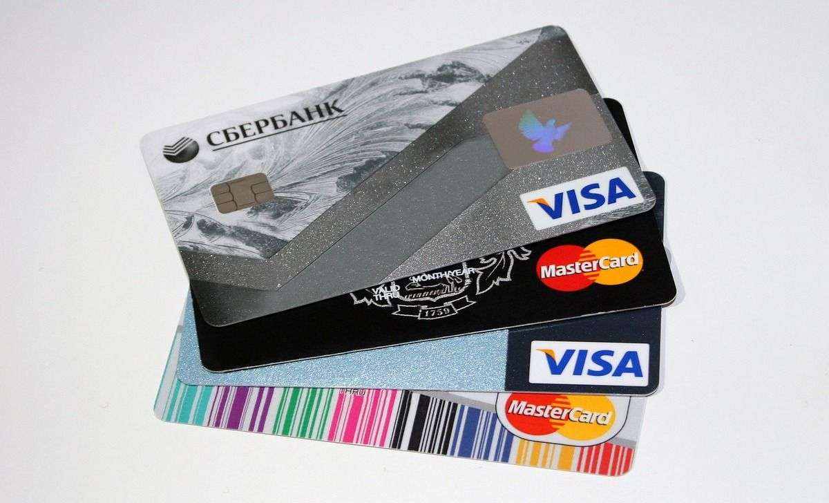Kartu MasterCard dan Visa by Pixabay oleh RJA1988