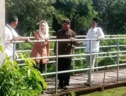Rusak Parah, Kondisi Jembatan Gantung di Desa Bulaksari Curi Perhatian Novita