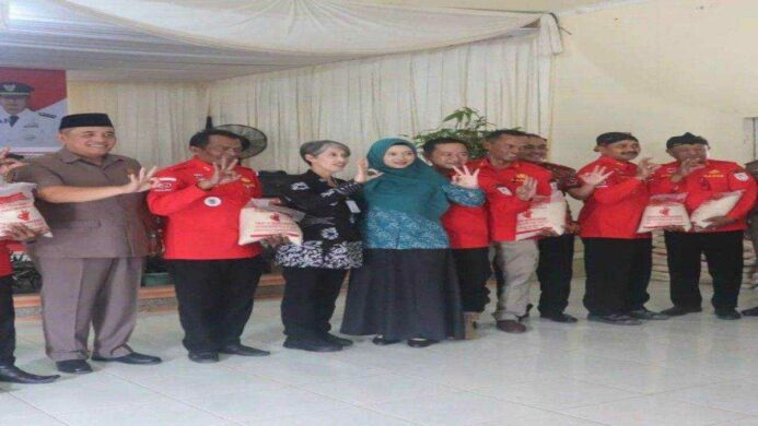 PJ Bupati Cilacap Foto bersama dengan Camat Bantarsari dan Kepala Desa Se Kecamatan Bantarsari