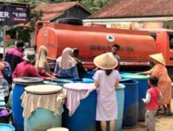 Alami Krisis Air Bersih, Desa Rawajaya Mendapat Bantuan Air Bersih