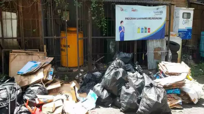 bank bjb cabang denpasar laksanakan program go green sampahmu melindungimu