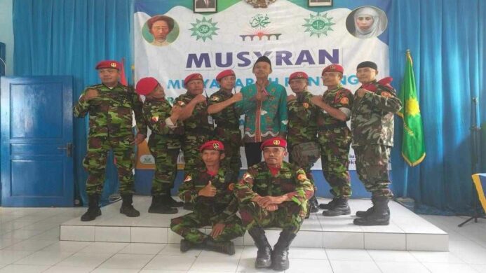 Ketua PRM Langkap terpilih, Ndan Jarwoto bersama pasukan Kokam Cabang Bumiayu