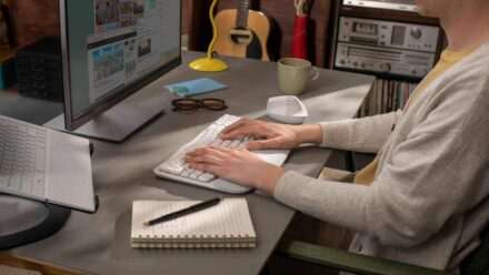 Kerja Lebih Nyaman dan Maksimal dengan Logitech Ergonomic Wave Keys