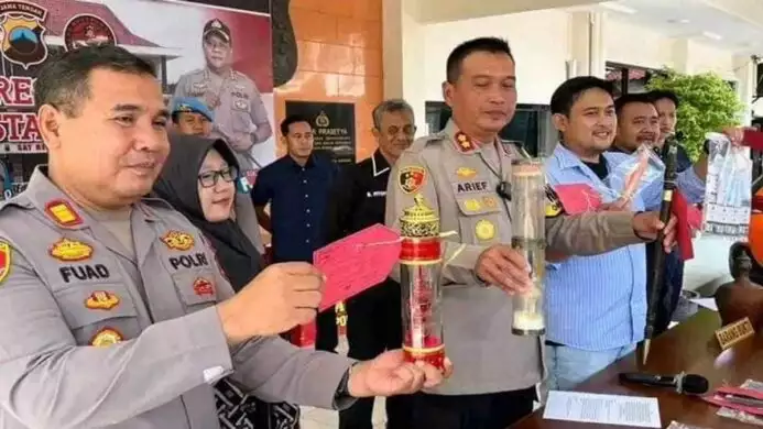 polisi tunjukkan barang bukti pencabulan oleh dukun di cilacap