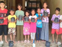 Peringatan Hari Anak Sedunia di Rumah Baca Mahardhika Kedungreja dimeriahkan oleh Pendongeng