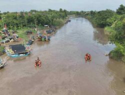 Pelajar SMA Hanyut Terbawa Derasnya Arus Sungai Pemali Brebes