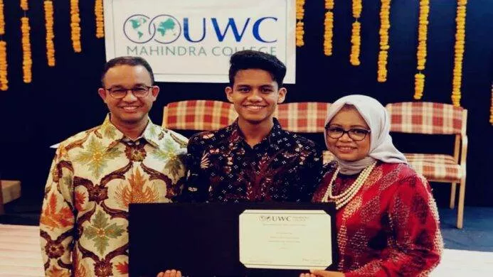 Mikail Azizi Baswedan bersama kedua Orang Tuanya