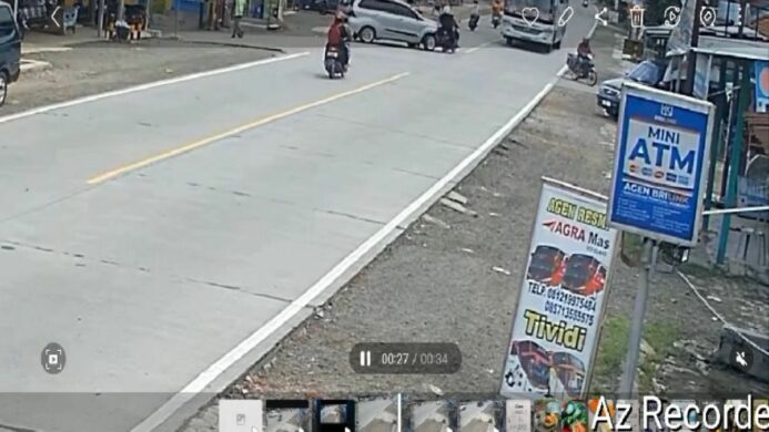 Rekaman CCTV di Lokasi Kejadian Kecelakaan Karambol di Banyumas