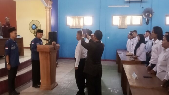 Sesi Pelantikan Anggota KPPS Desa Rawajaya Kecamatan Bantarsari