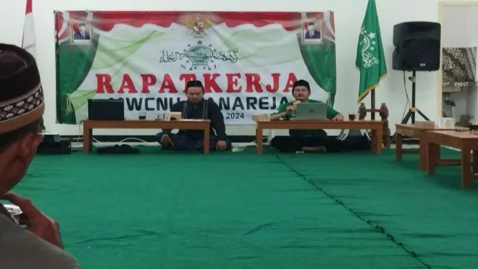 Wakil Sekretaris PCNU Cilacap, KH Munawar AM di Gedung MWCNU Wanareja
