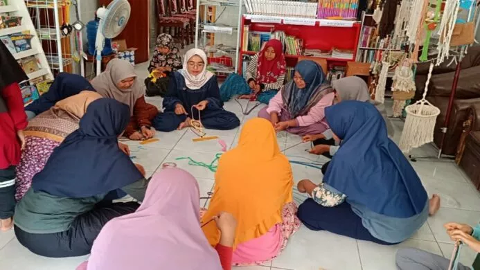 perempuan berdaya geliatkan umkm kriya di kedungreja