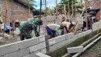 Satgas TMMD Kodim Cilacap, Sertu Agusno dengan Tulus Memasang Hebel RTLH