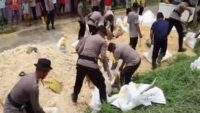 Polresta Cilacap Gerak Cepat Kirim Bantuan ke Korban Banjir di Bantarsari