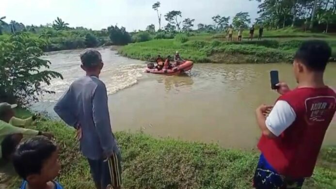 Tim SAR sisir Sungai di Sidareja menggunakan Rescue Boat cari Korban diduga tenggelam