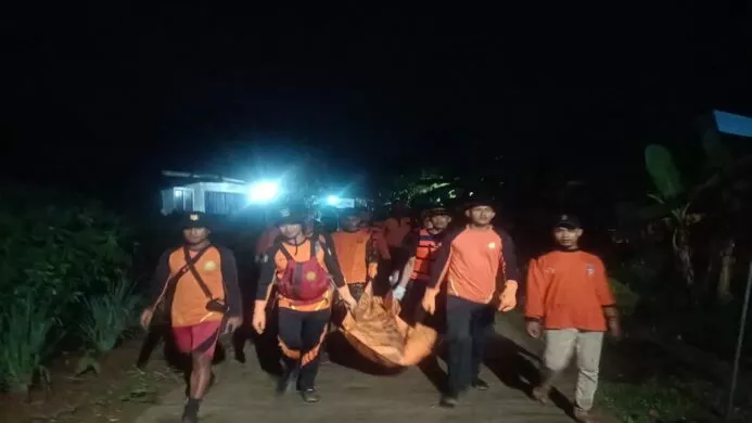 Tim Sar Gabungan berhasil temukan jasad Kakek asal Sidareja dan mengevakuasinya