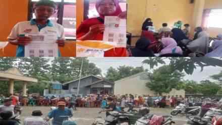 Emak Emak di Rawajaya, Antre Bantuan Beras 10Kg