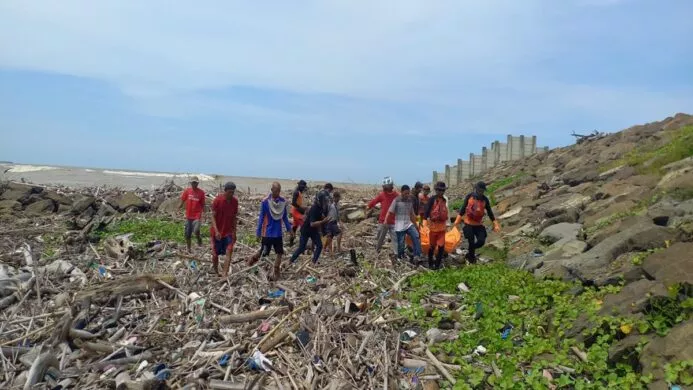 Tim Sar Gabungan evakuasi jasad Dwi Sukirno di Sungai Serayu