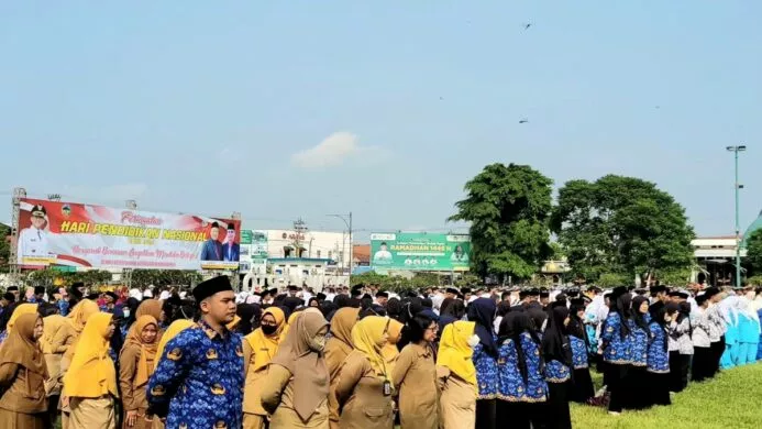 Upacara Peringatan Hardiknas di Alun alun Purwokerto Dimeriahkan Tari P5 oleh Para Siswa pada Kamis 2 Mei 2024