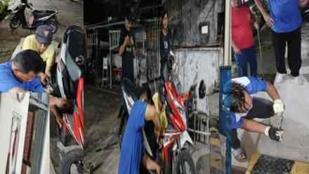 Ular Masuk Motor Bikin Panik Pemiliknya, Akhirnya Berhasil Diamankan Personel Damkar Cilacap
